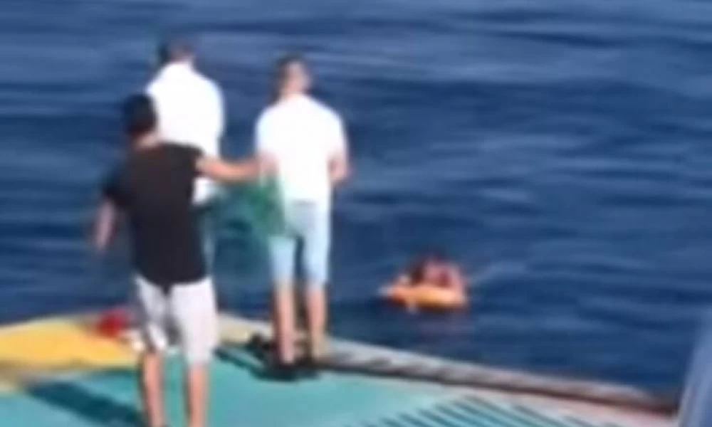Φέρι μποτ στο Αντίρριο έσωσε άνδρα που παρασύρθηκε από τα ρεύματα (βίντεο)